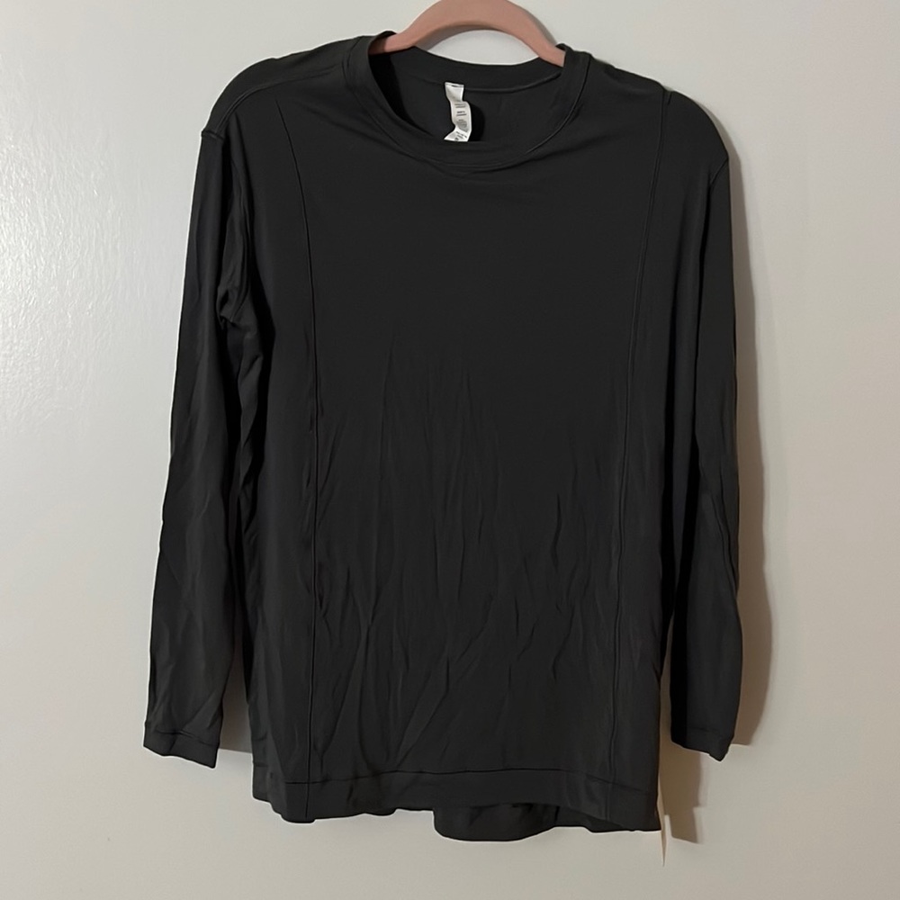 Nwt Lululemon modal pleated back long sleeve size 4 shirt